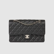 7위 [블랙핑크 제니] Chanel 샤넬 클래식 캐비어 플랩백 블랙 금,은장