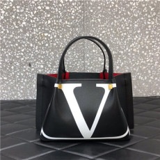 VALENTNIO 발렌티노 이스케이프 백 B0771 신상