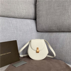 BOTTEGA VENETA 보테가베네타 앵글 BV576643