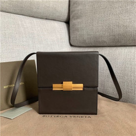 BOTTEGA VENETA 보테가베네타 데이지 박스백 B7022-1