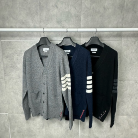THOM BROWNE 톰브라운 사선완장 램스울 V넥 가디건