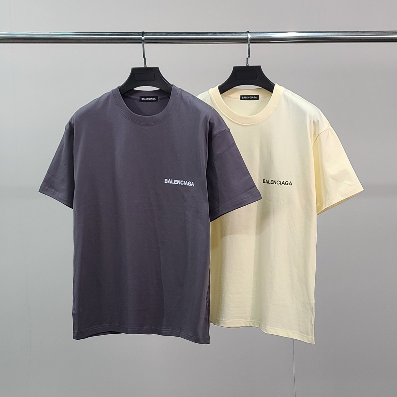 BALENCIAGA 발렌시아가 클래식로고 코튼 반팔티